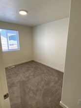 2341 W 11th Ave in Junction City, OR - Building Photo - Building Photo
