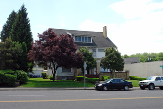 1500 SE Hawthorne Blvd in Portland, OR - Building Photo - Building Photo