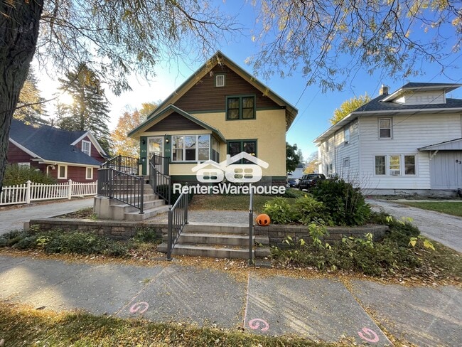 property at 826 1st St NW