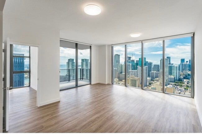 46 SW 1st St, Unit 44th in Miami, FL - Building Photo - Building Photo