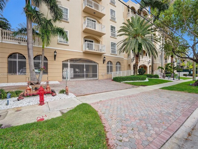 110 Hendricks Is, Unit #12 in Fort Lauderdale, FL - Building Photo - Building Photo