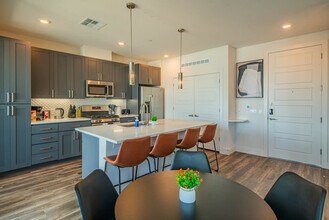 15501 N Dial Blvd in Scottsdale, AZ - Building Photo - Building Photo