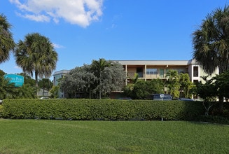 Golden Palms in Boca Raton, FL - Foto de edificio - Building Photo
