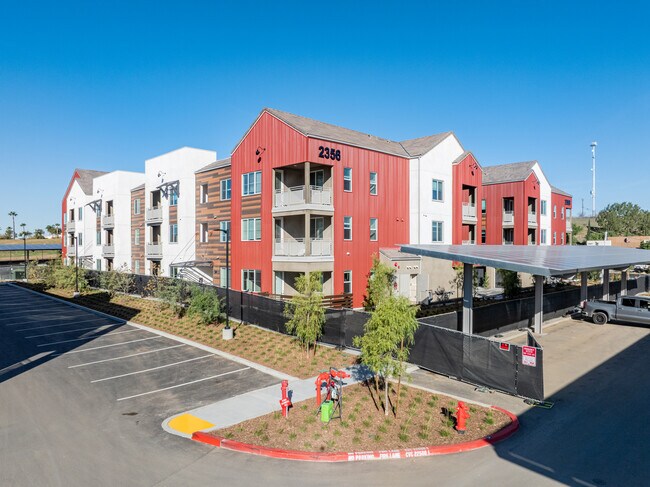 Norco Valley in Norco, CA - Foto de edificio - Building Photo