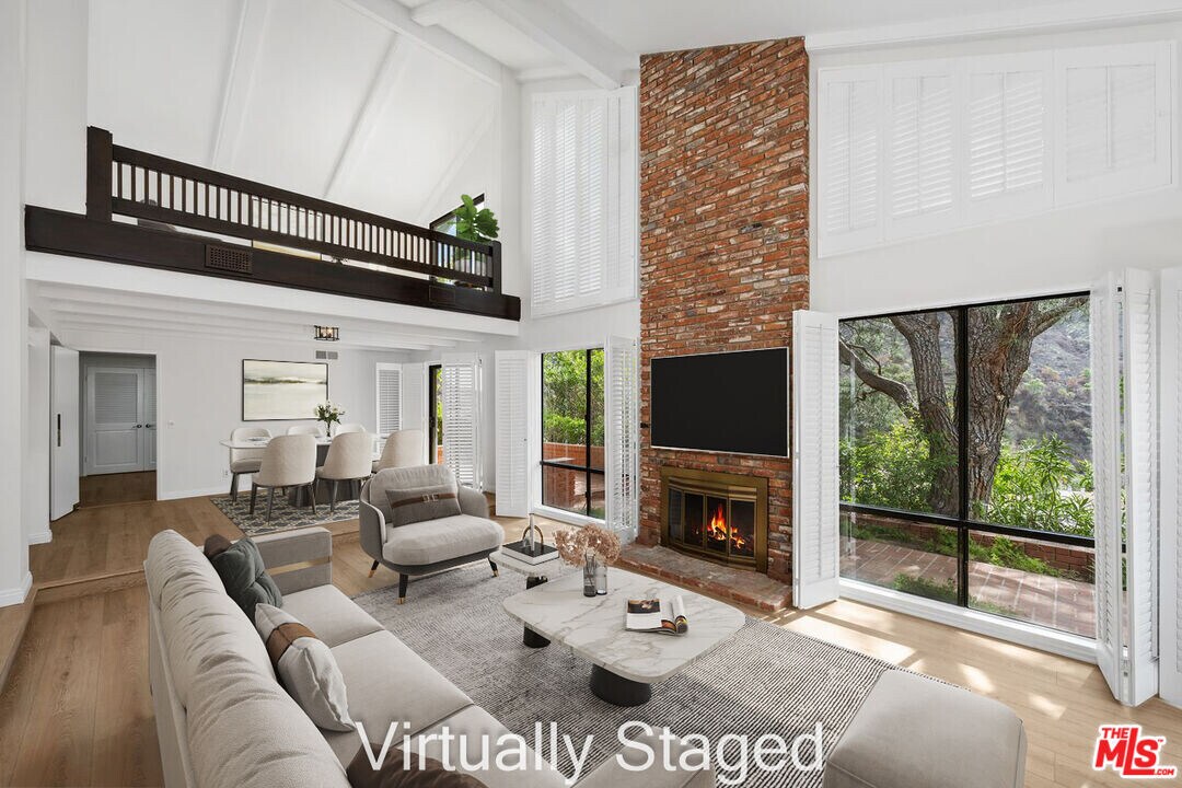 1317 Avenida de Cortez in Los Angeles, CA - Building Photo