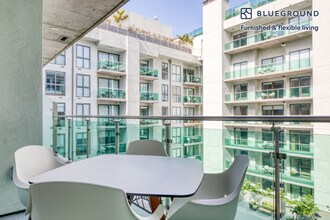 1027 Wilshire Blvd in Los Angeles, CA - Building Photo - Building Photo