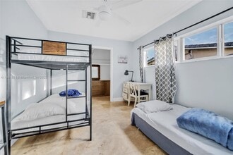 5207 Hayes St in Hollywood, FL - Building Photo - Building Photo