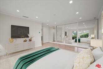 11515 Thurston Cir in Los Angeles, CA - Building Photo - Building Photo