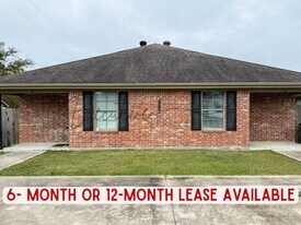 2220 N Malcolm St in Lake Charles, LA - Building Photo