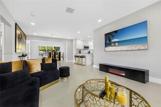 1104 N 13th Terrace in Hollywood, FL - Building Photo - Building Photo