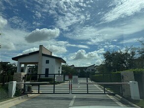 10574 NW 81st Terrace in Doral, FL - Building Photo - Building Photo