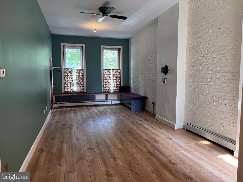 2109 N Howard St-Unit -1 in Philadelphia, PA - Foto de edificio
