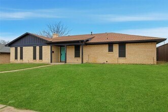 3165 Darvany Dr in Dallas, TX - Building Photo - Building Photo