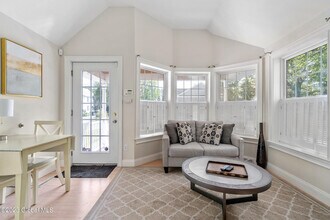 308 Ballston Ave-Unit -Rear in Saratoga Springs, NY - Foto de edificio - Building Photo