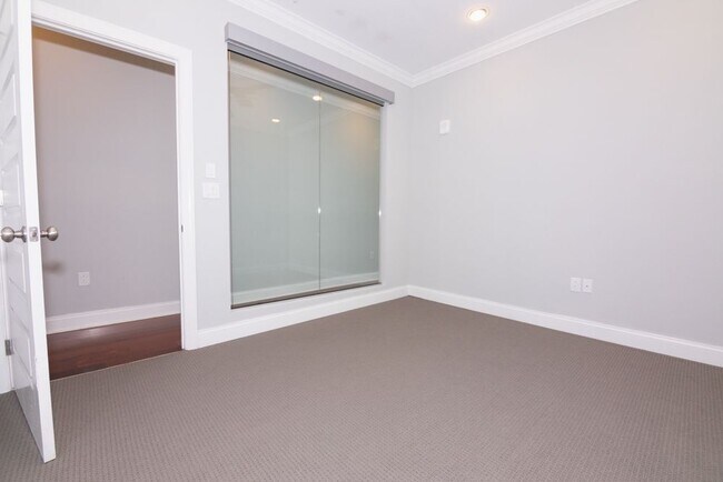 Umbrella Building photo'