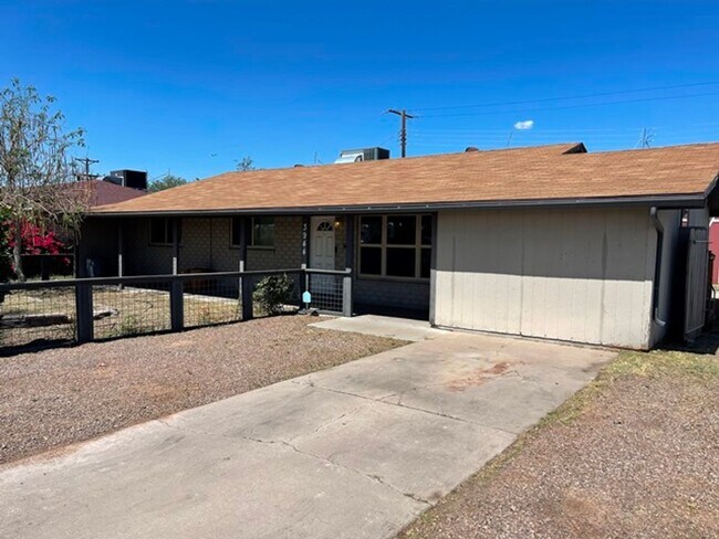 property at 3944 W Bethany Home Rd