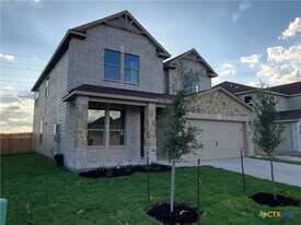 4005 Woodside Dr in Seguin, TX - Building Photo