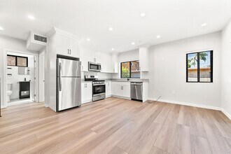 2616 Ellendale Pl in Los Angeles, CA - Building Photo - Building Photo