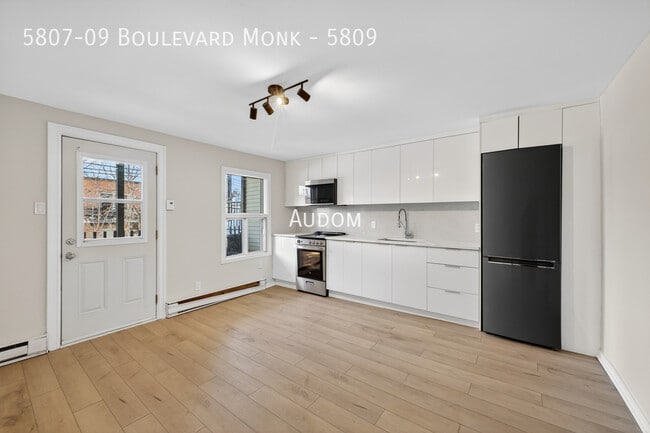 property at 5807-09 Bd Monk