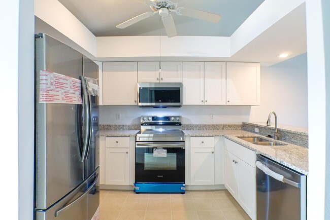 16841 Sanibel Sunset Ct-Unit -102 in Ft. Myers, FL - Building Photo - Building Photo