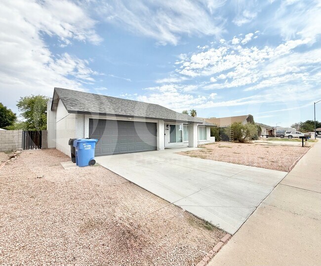 1744 W Mohawk Ln in Phoenix, AZ - Building Photo - Building Photo