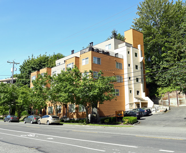 Magnolia Courts Apartments in Seattle, WA - Foto de edificio - Building Photo