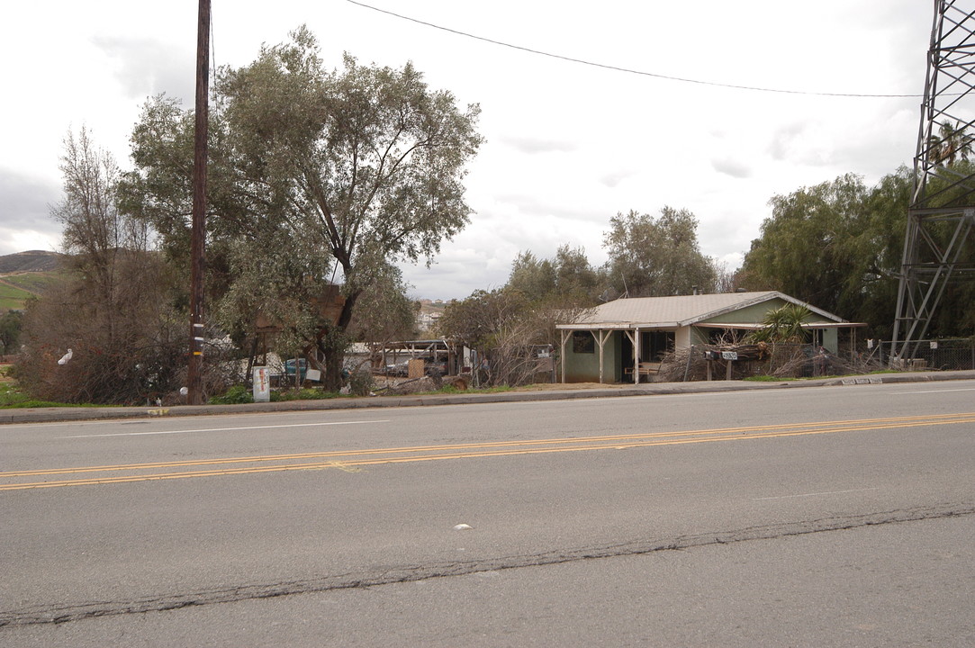 7024 Mission Blvd in Jurupa Valley, CA - Building Photo