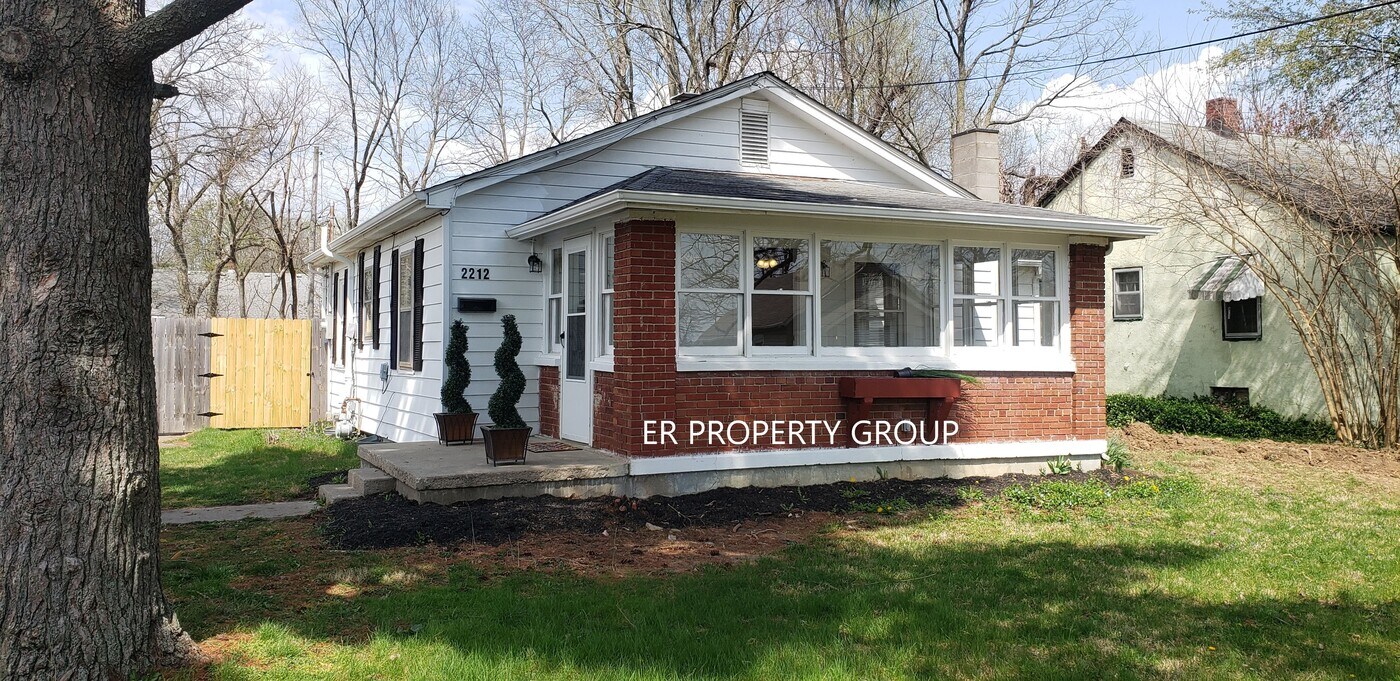 2212 Mapleton Ct in Columbus, IN - Building Photo