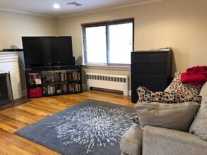 9 Reservoir Rd in Brookline, MA - Foto de edificio - Building Photo