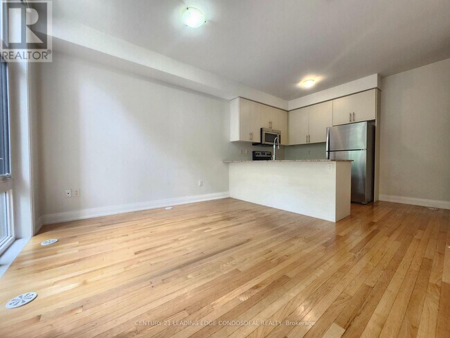 19-19 Eldora Ave in Toronto, ON - Building Photo - Building Photo