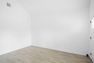 16894 Balmoral St in Montgomery, TX - Building Photo - Building Photo