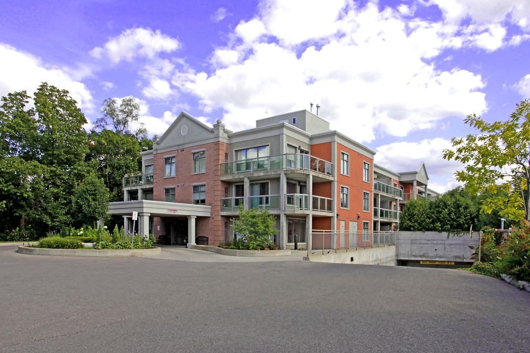 Pinegrove On The Humber in Vaughan, ON - Building Photo