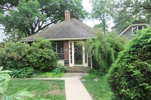 68 Walnut Hill Rd in Newton, MA - Building Photo
