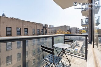 250 E Houston St in New York, NY - Building Photo - Building Photo