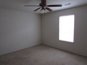 21005 Honest Ln in St. Robert, MO - Building Photo - Building Photo