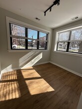 2203 W Eastwood Ave, Unit 1BD in Chicago, IL - Building Photo - Building Photo