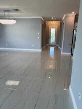 4351 Bluegrass Dr in Ft. Myers, FL - Foto de edificio - Building Photo