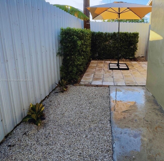 11611 NW 57th Ct in Hialeah, FL - Building Photo - Building Photo