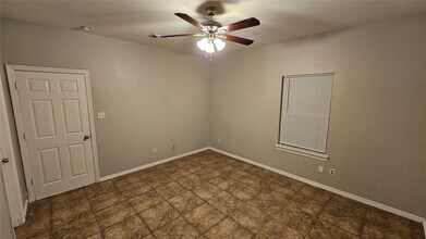 10130 Berrybriar Ln in Tomball, TX - Building Photo - Building Photo