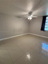 400 Commodore Dr in Plantation, FL - Building Photo - Building Photo