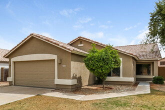 8137 W Hess Ave in Phoenix, AZ - Building Photo - Building Photo