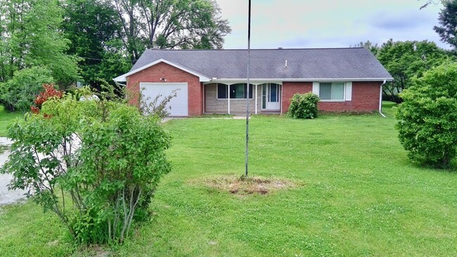 16118 W Pleasant Grove Rd in Trivoli, IL - Building Photo - Building Photo