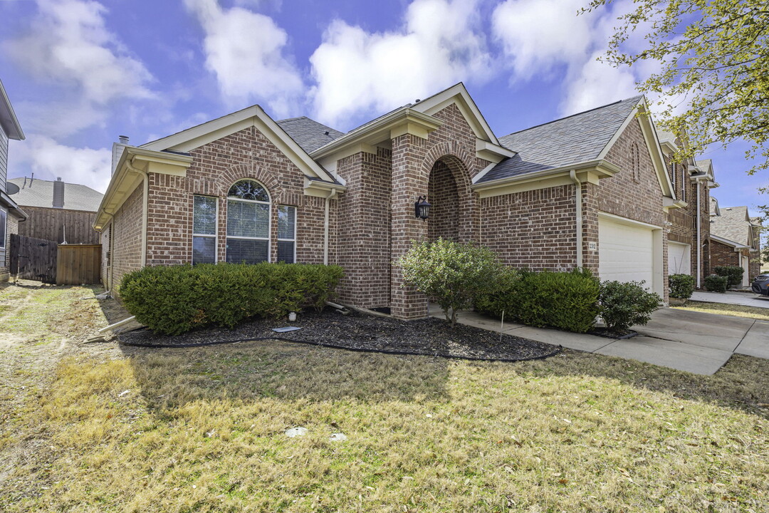 2312 Fountain Gate Dr in Little Elm, TX - Building Photo