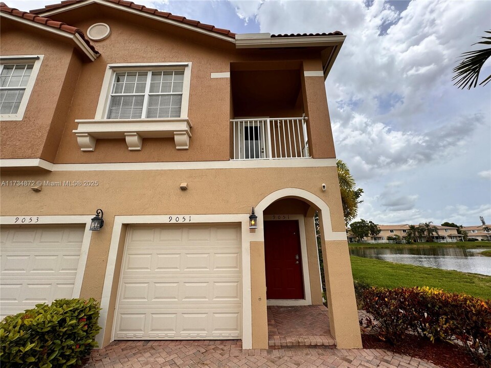 9051 Plymouth Pl in Tamarac, FL - Building Photo