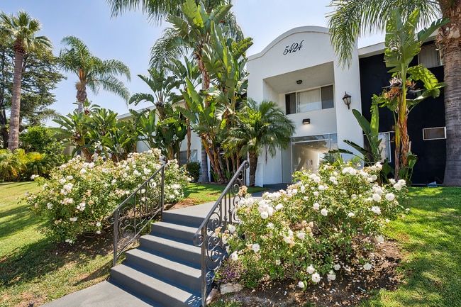 Terraces at Toscana in Sherman Oaks, CA - Building Photo - Building Photo