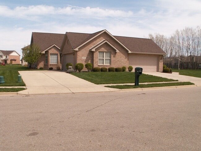902 Jasmine Dr in Troy, OH - Building Photo - Building Photo