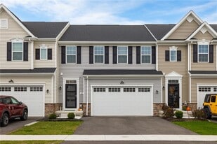 23 Keuka Ln in Canandaigua, NY - Building Photo