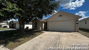 8538 Snakeweed Dr in Converse, TX - Building Photo