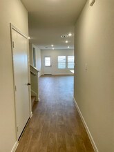 270 Yosemite Dr in Kyle, TX - Foto de edificio - Building Photo