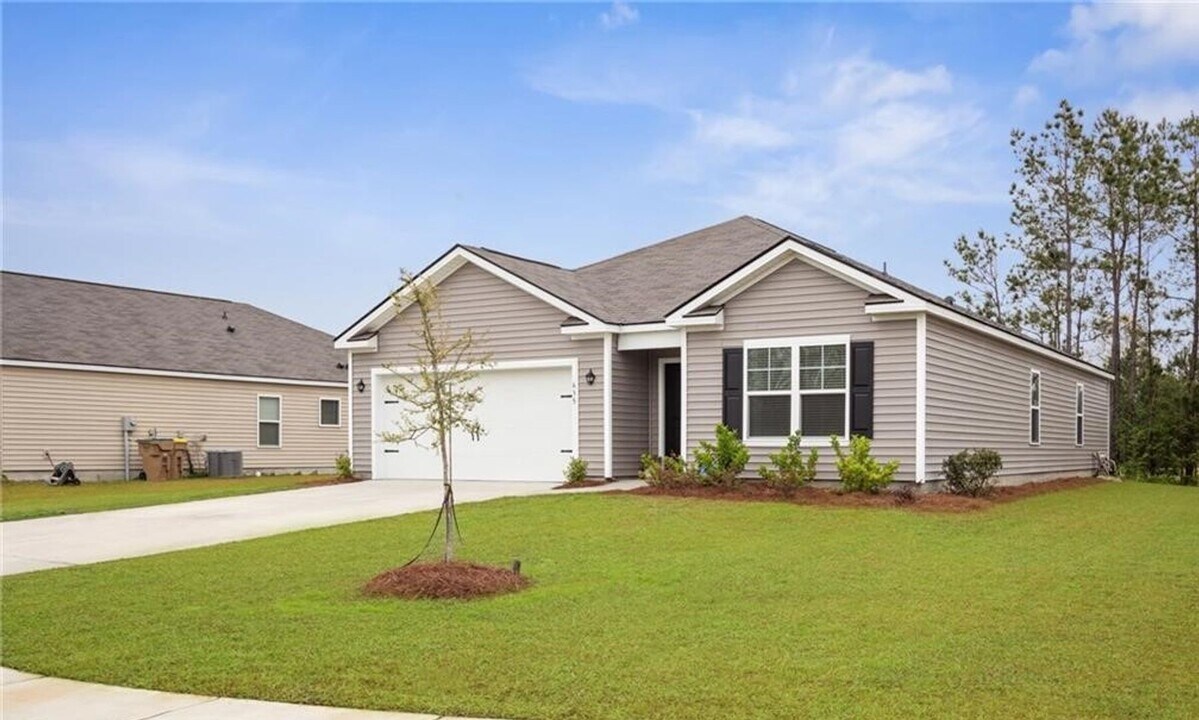 635 Hogan Dr in Richmond Hill, GA - Building Photo